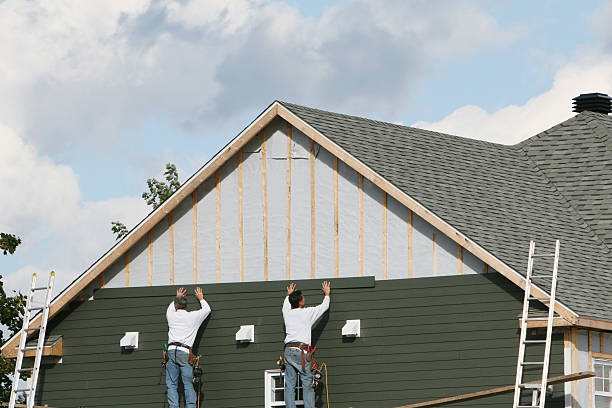 Professional Siding Installation technician working in Paulsboro, NJ
